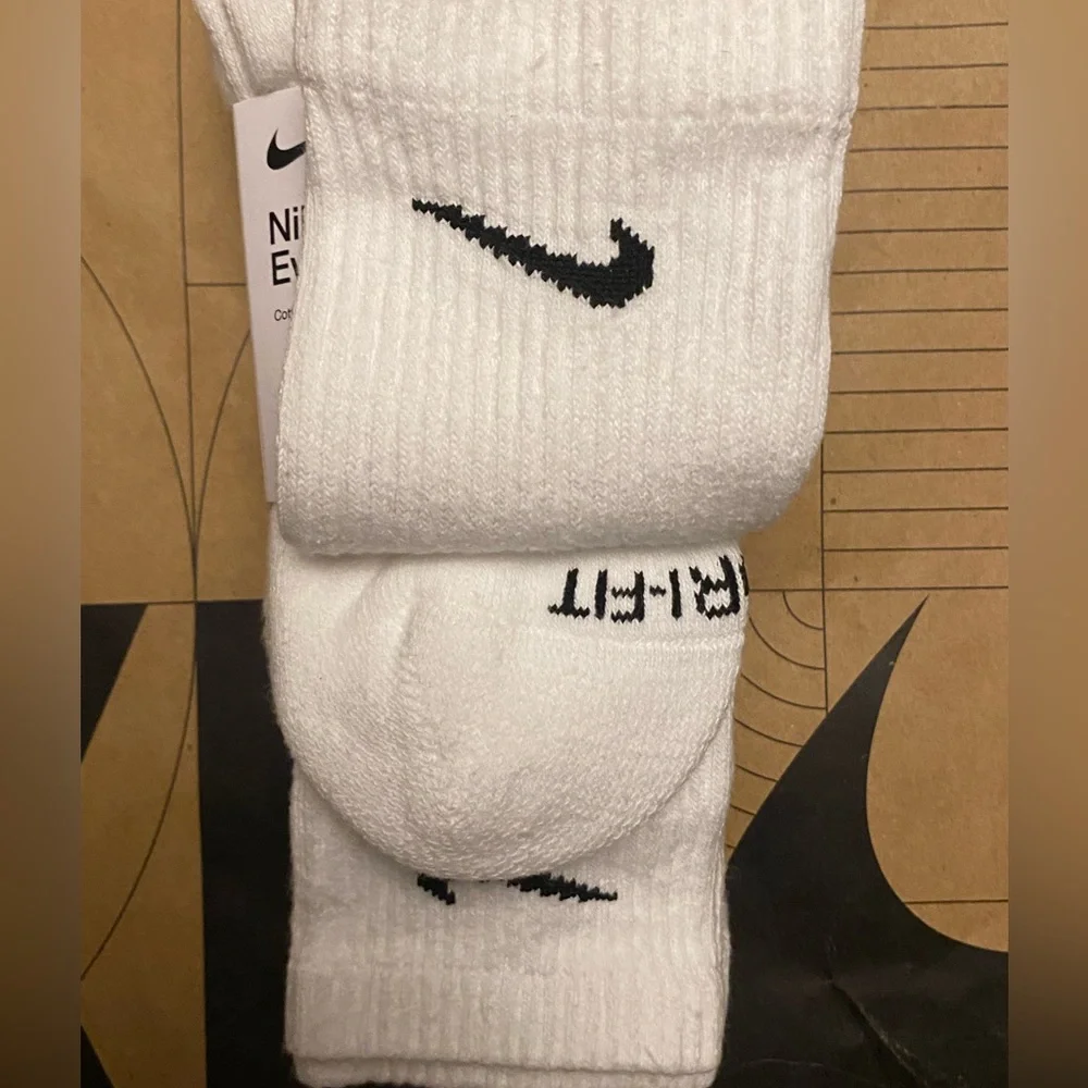 Nike dri-fit everyday plus cushioned socks